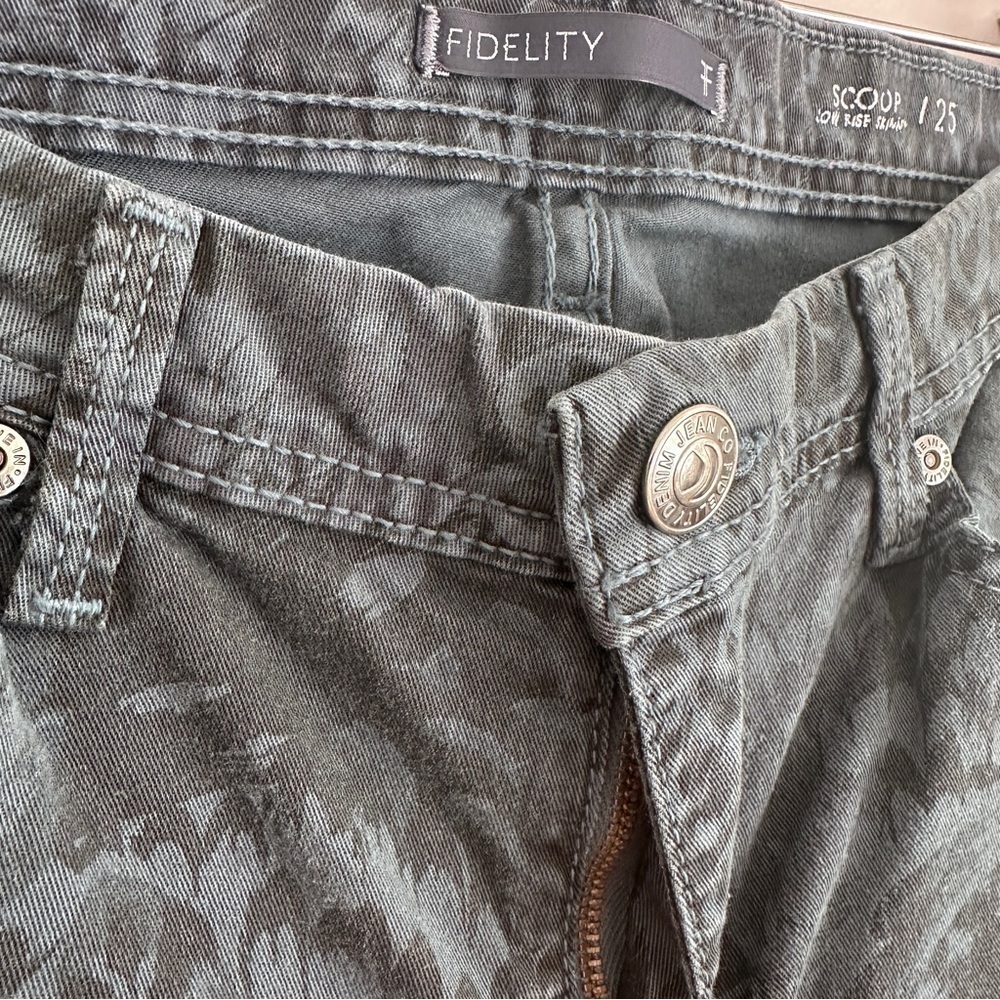 Fidelity Dark Blue Skinny Low Rise Scoop Plume Print Pants Size 25 - Picture 5 of 12